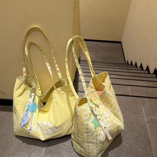 Yellow nylon capacious shoulder bag for leisure, double-sided one-shoulder bag, cloth bag