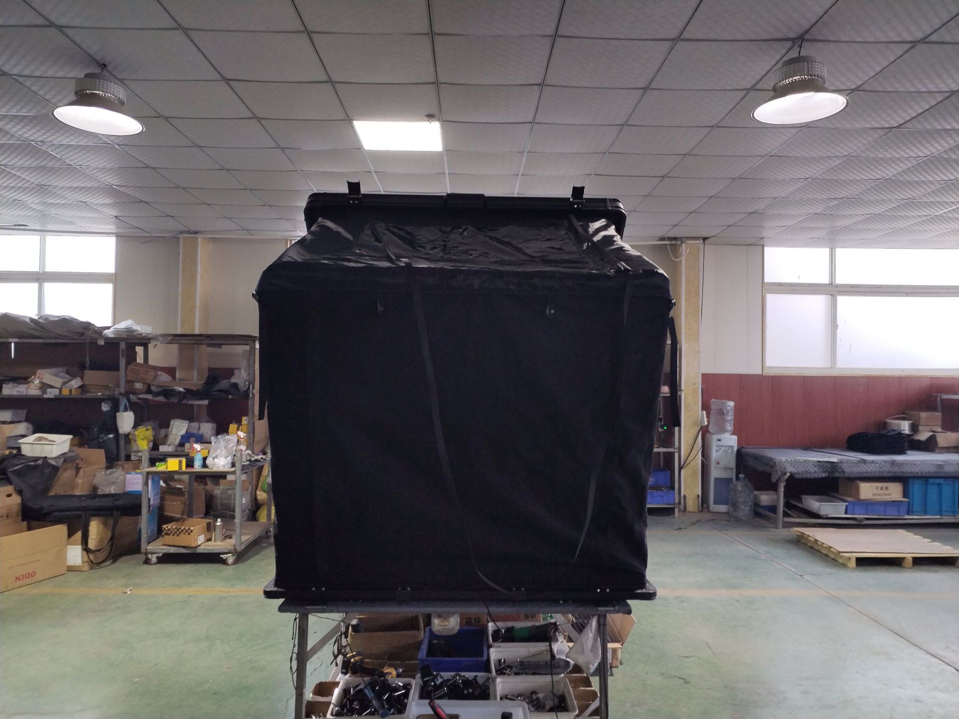 Factory Wholesale Triangle Roof Tent Winter Outdoor Camping Style Suv Car Tent Hard Bottom Aluminum Alloy Tent