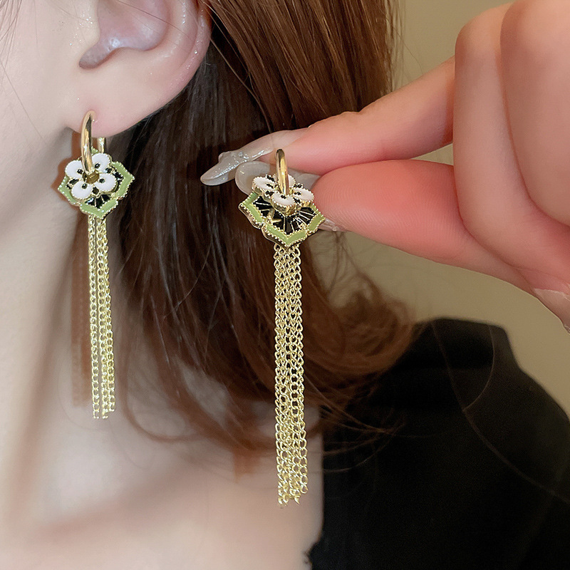 Pendientes de borla de flores de tul de aguja de plata Pendientes de súper hada verde menta fresca Pendientes de diseño exagerado de nicho