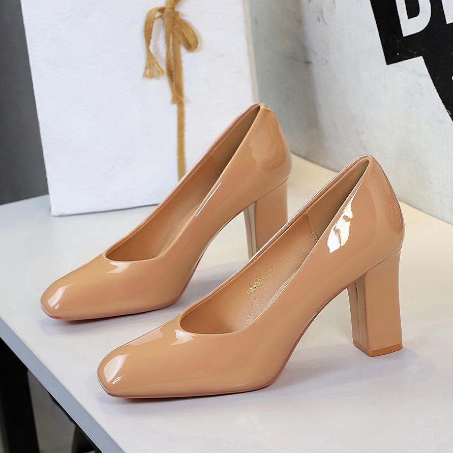 Décolleté donna in vernice con tacco largo comode da ufficio_voghion.com