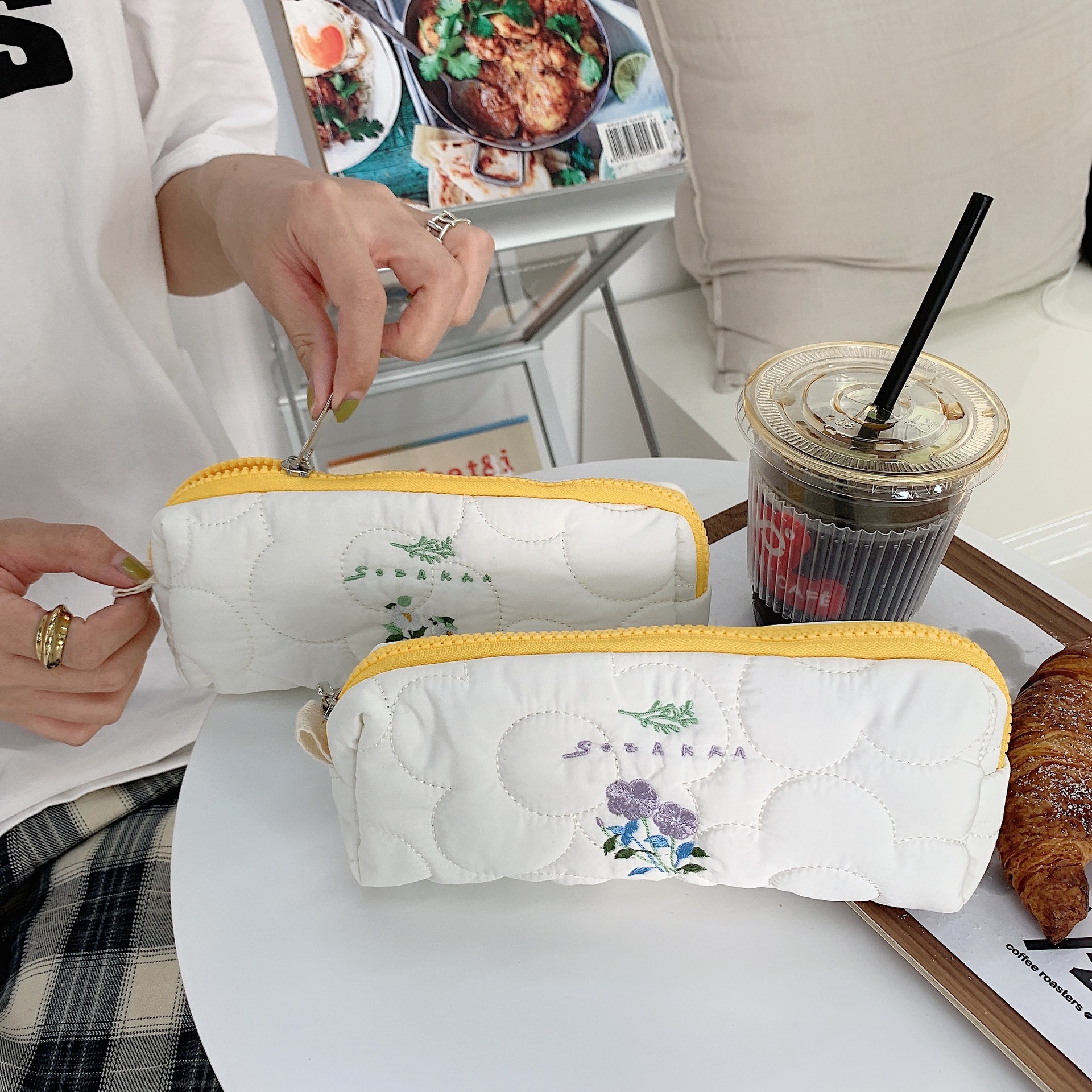 25172 Korean-style large-capacity pen case, InS-style embroidered flower, simple canvas bag for female students, pencil and stationery bag undefined