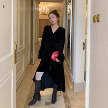 12.01广州十三行25冬赫本风收腰不规则气质黑色丝绒连衣裙女F6656