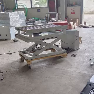 非标定制动力滚筒升降平台 电动升降滚筒输送台接驳平台 载重2吨