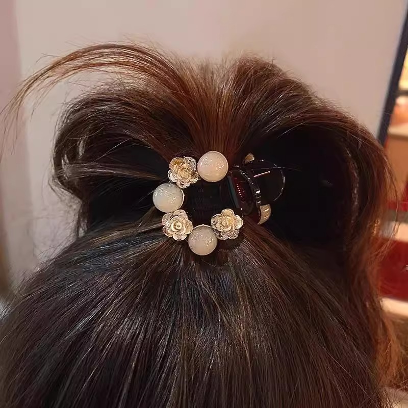 Temperamento diamante perla pequeña clip de agarre mujer bola clip de cabeza toque de cabello menos clip de cabello detrás del cerebro clip de cabello de pescado clip de cabello