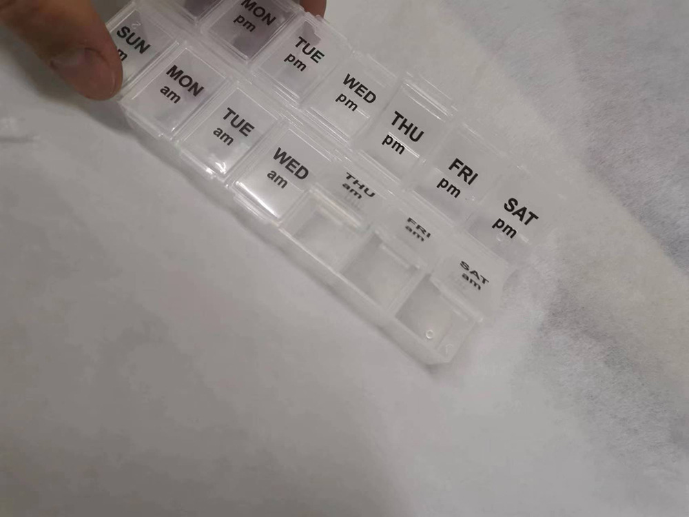 外贸14格双排分装随身小药盒 七天一周便携大容量开盖药品收纳盒