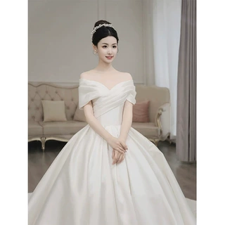 婚纱礼服2026新款新娘结婚一字肩缎面简约显瘦齐地出门纱大拖尾