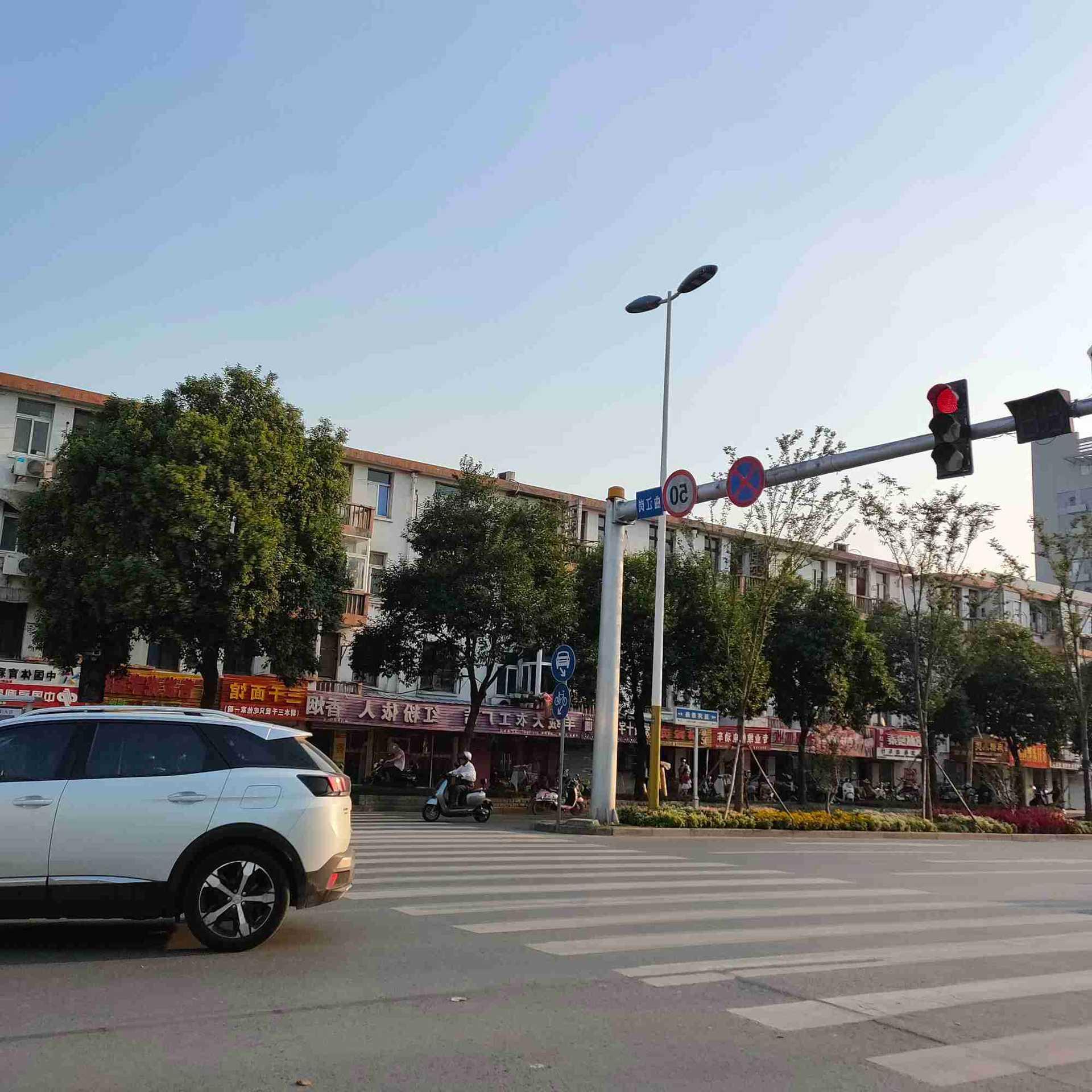 交通红绿灯厂家直销 7米高八角杆交叉口红绿灯批发