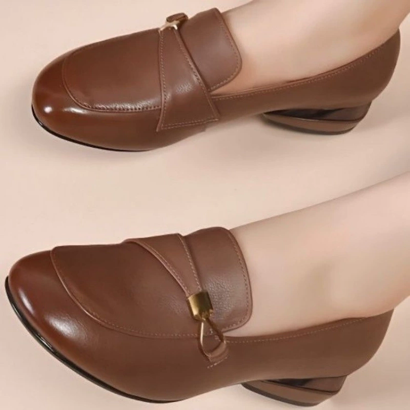 2025 Весна и осень Маленькие кожаные туфли в британском стиле Оптовая продажа Женская обувь с круглым носком Мягкие кожаные туфли на плоской подошве Покупка мягких кожаных лоферов