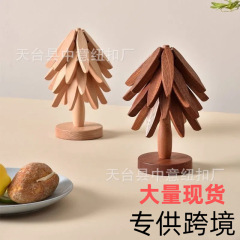 木の一本の木は熱を隔ててテーブルを敷きます。