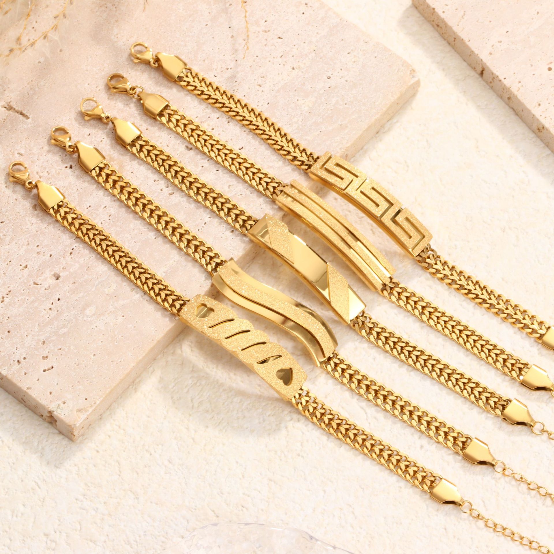 국경 티타늄 스틸 팔찌는 퇴색하지 않습니다! 유럽과 미국의 보석 도매 스테인레스 스틸 벤드 카드 조절 팔찌 18K 골드