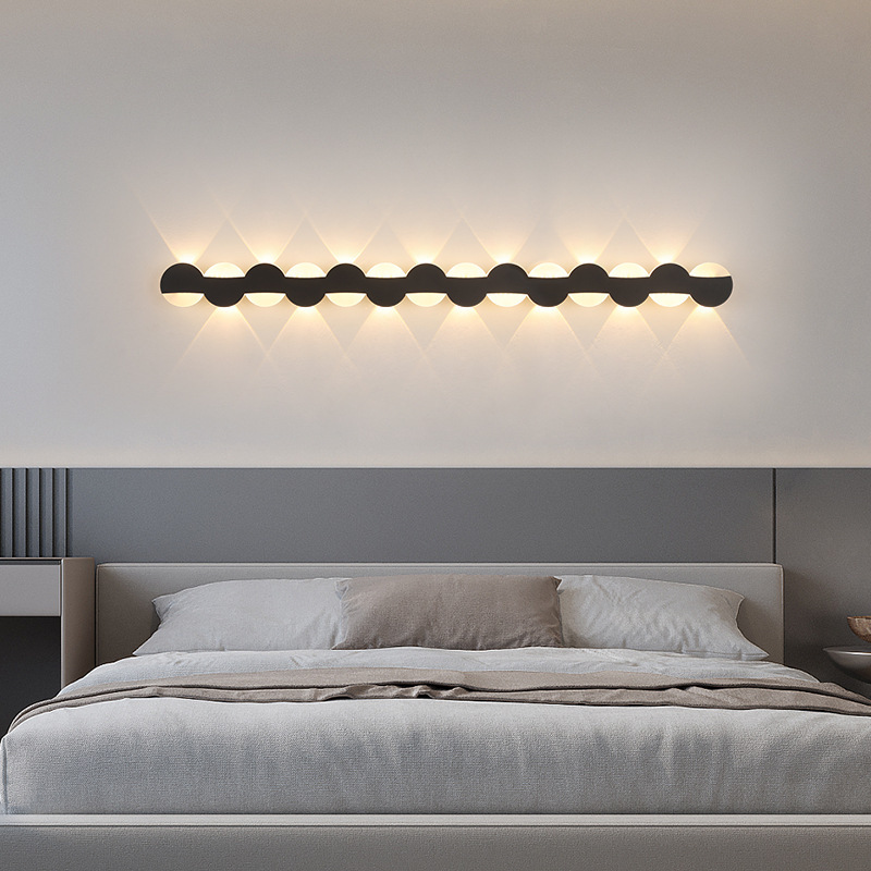 Diseñador sensación de cabecera de fondo rejilla de cabeza de luz de pared de atmósfera TV de diseño moderno Nordic lámpara de fondo cama larga