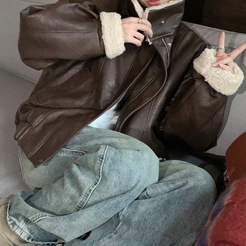 빈티지 가죽 두꺼운 짧은 모방 양고기 재킷 2025 새로운 겨울 느슨한 오토바이 재킷 틈새
