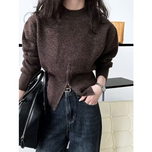 Solid color demi-season design knitted sweater with zipper