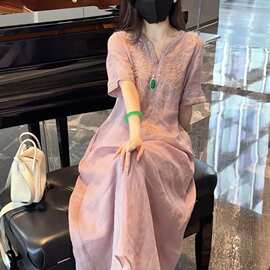 新中式国风重工刺绣V领连衣裙女2026夏季新款宽松显瘦气质长裙子