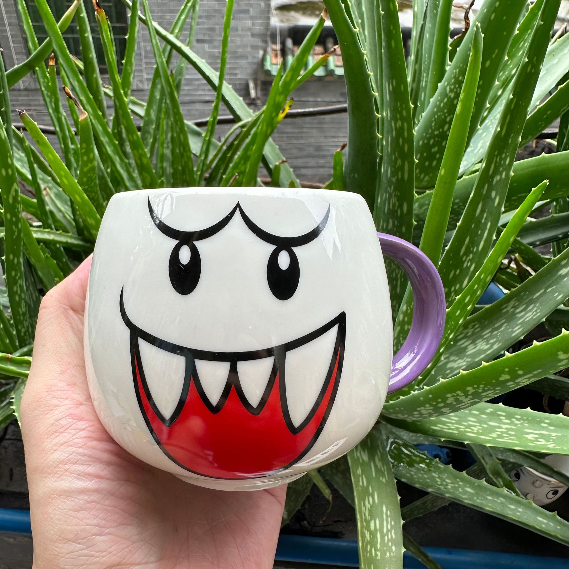 Taza de cerámica fantasma