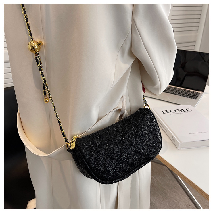 fashion new trendy oneshoulder bag Lingge embroidery thread messenger dumpling bagpicture4