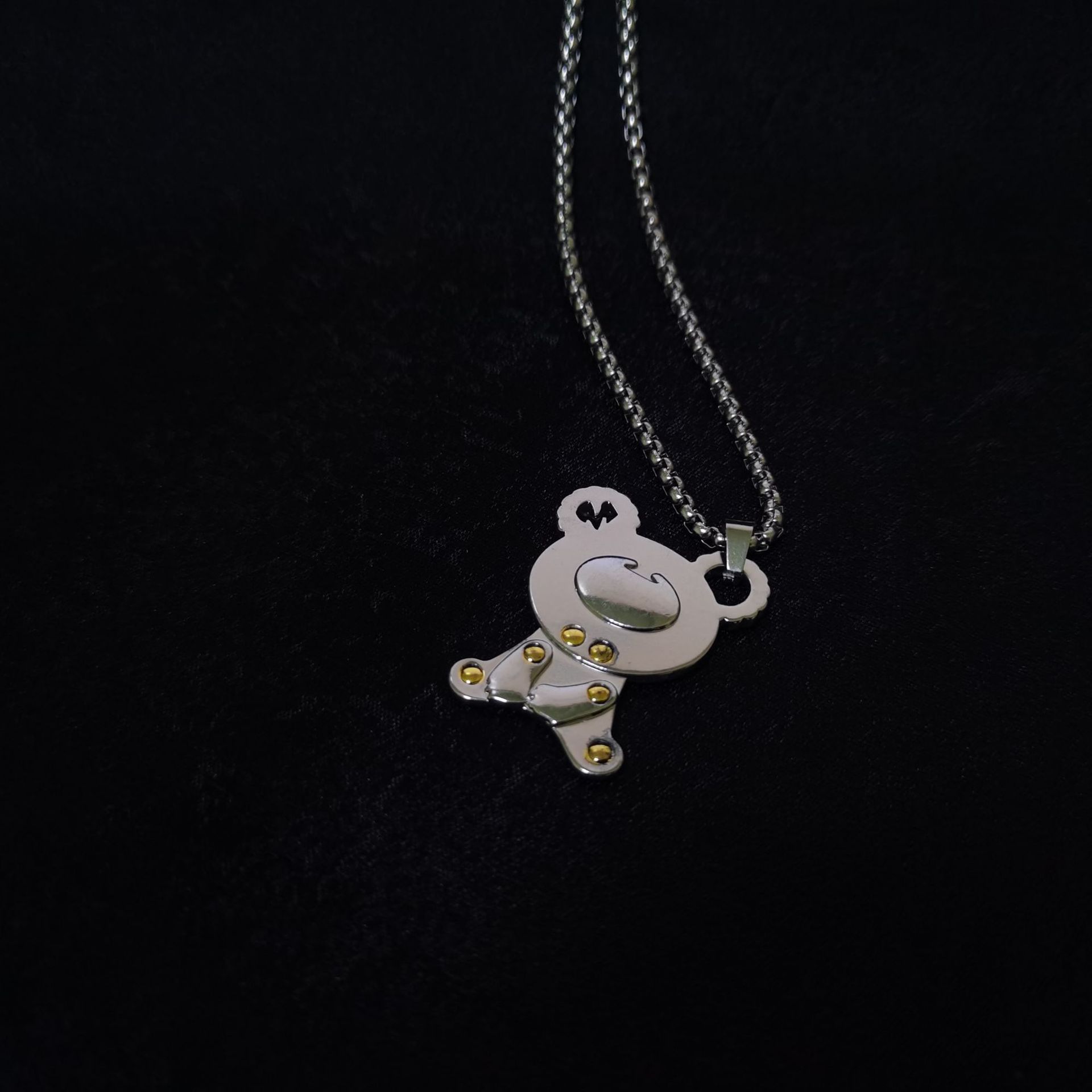 145#Oso tímido (cadena de perlas)