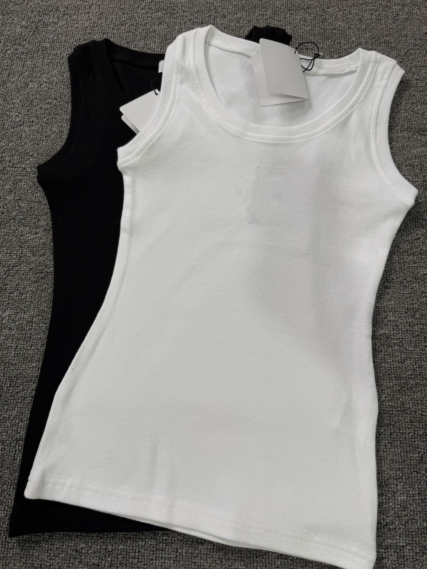 Threaded Embroidery Logo Round Neck Tank Top for Women, Slimming Inner Wear T-Shirt, Sleeveless Camisole, Versatile Base Top, New Style 25