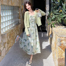 薄荷曼波绿色碎花法式连衣裙女2025新款春夏针织开衫吊带裙子套装