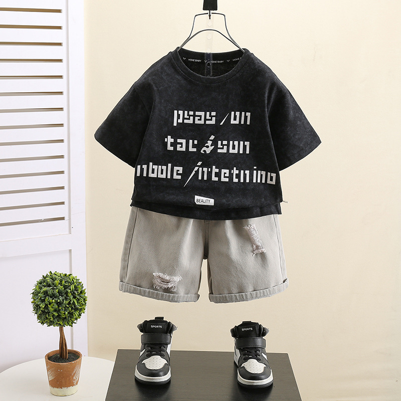 7414 Traje de estilo occidental de verano Camiseta para niños Camiseta de manga corta con cuello redondo Ropa de verano de calle frita Jeans de dos piezas 3