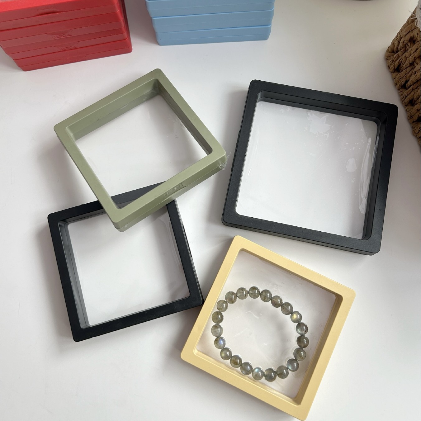 厂家首饰收纳pe薄膜悬浮盒串珠项链防氧化徽章水晶手串美甲展示