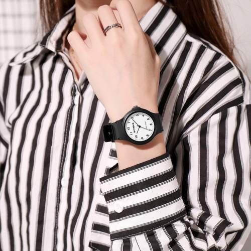 Student watch simple fashion quartz watch boys and girls exam silent waterproof sports watch large digital display