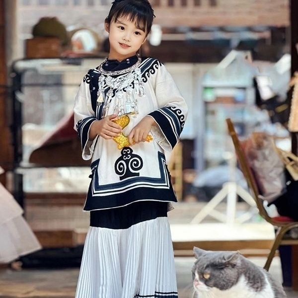 New Eight Thousand Dreams Ethnic Style 2025 New Yi Clothing Design Niche Retro Style Commuting Suit
