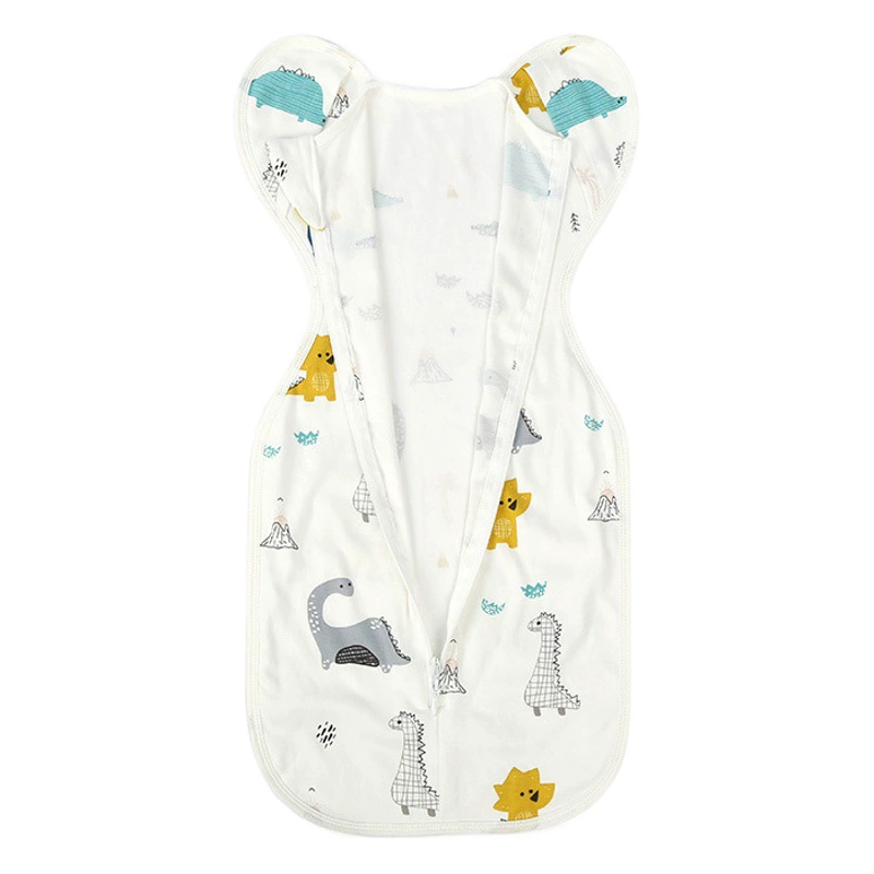 Ребенок сдается спальный мешок новорожденного