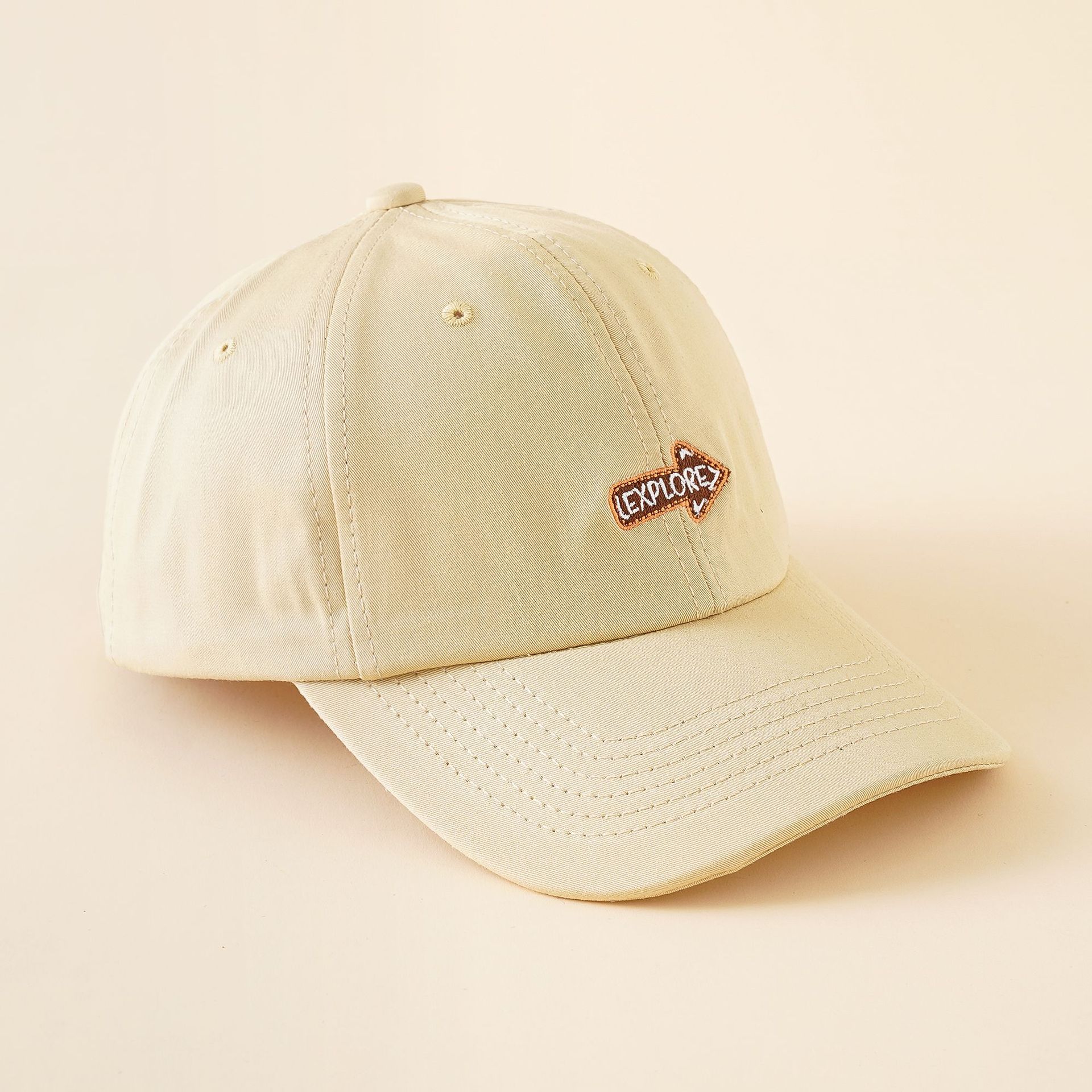 Primavera y verano nuevo bordado flecha carta llanura cúpula moda protección solar verano coreano protección solar gorra de béisbol