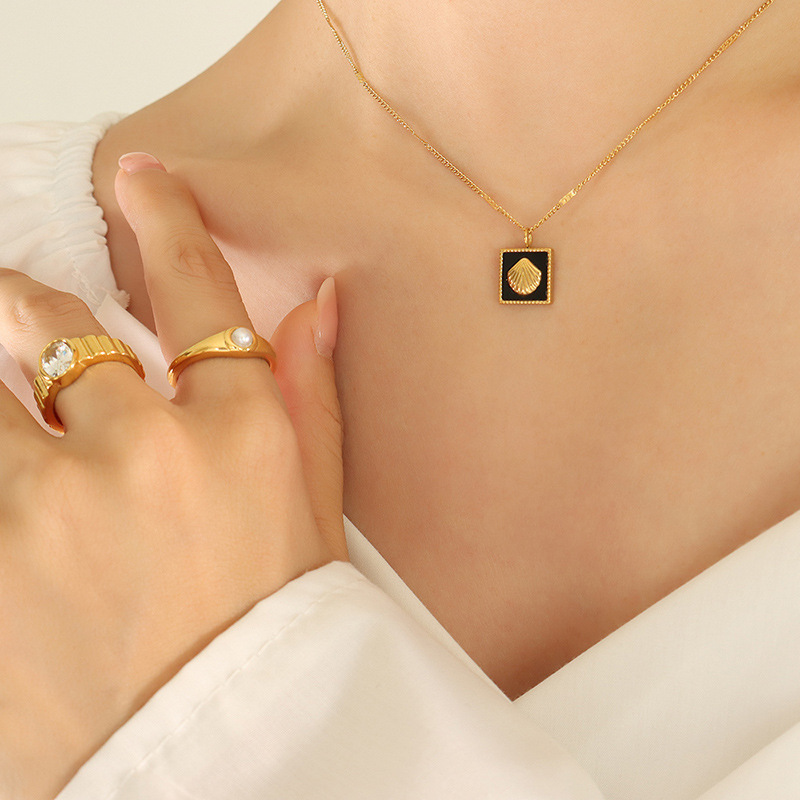 Temperamento francés incrustaciones de acrílico en relieve colgante collar personalidad pendientes moda titanio acero joyería traje