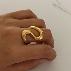 クロスボーダーのステンレスの幾何学の指輪のファッションの高級感は色を落とさないで創意的な設計の幾何学の形の指輪の女性の新型を設計します。