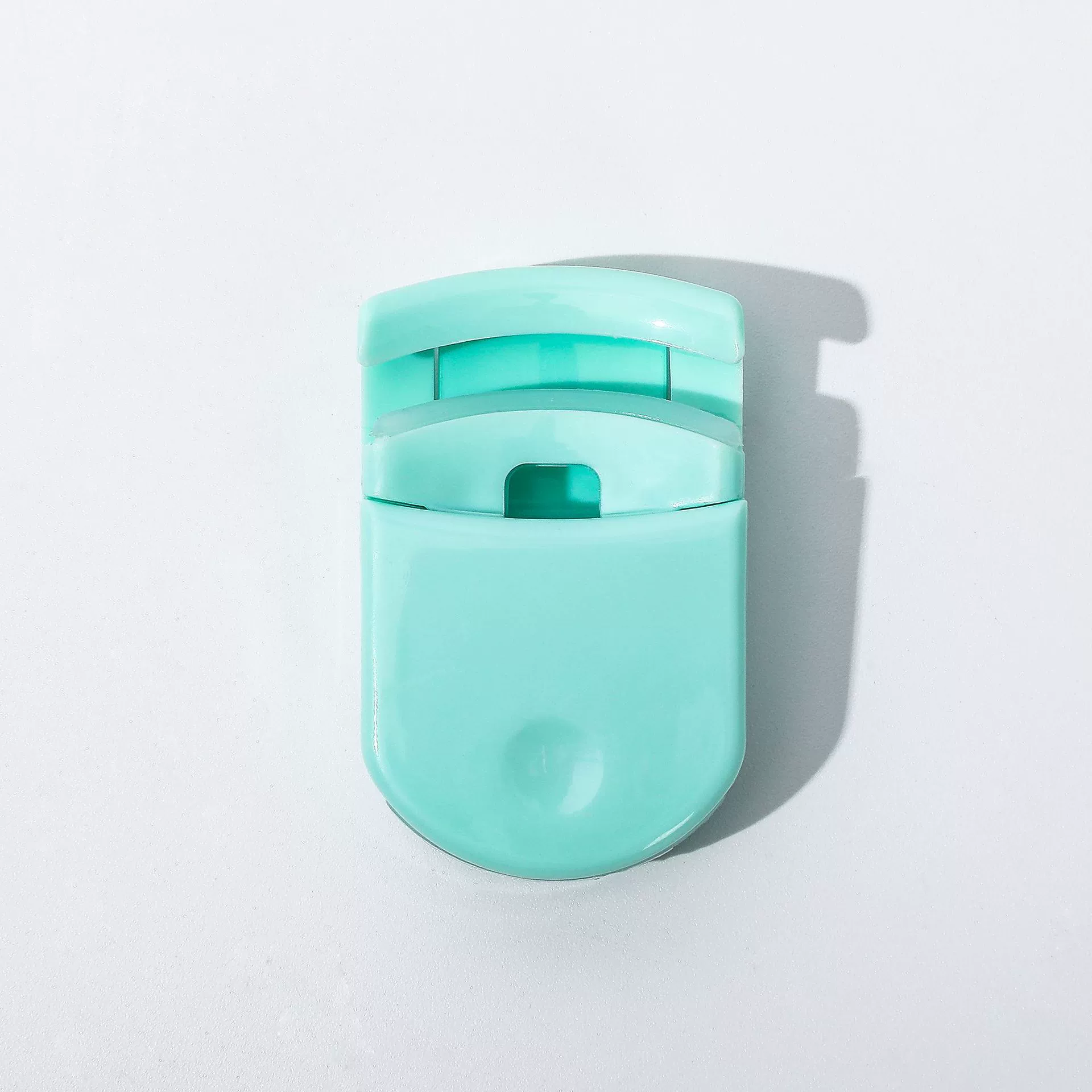 Eyelash curler handheld solar-powered plastic — compact 58×36×18.5 mm, 17 g