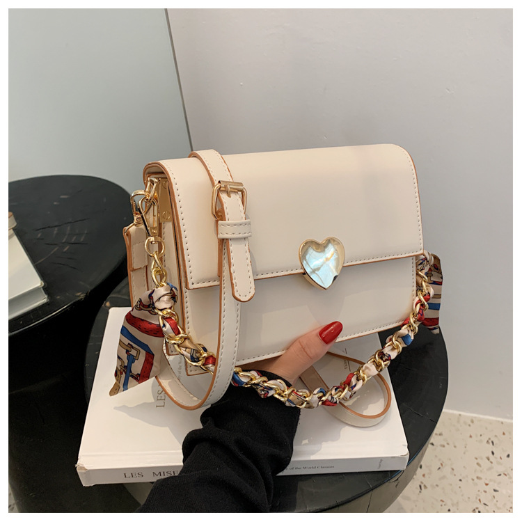Heart Buckle Single Shoulder Messenger Portable Bag Wholesale Nihaojewelry display picture 9