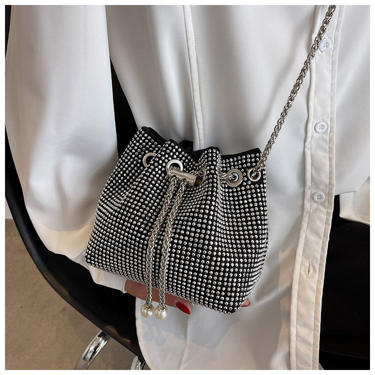 Women's Small Rhinestone Solid Color Streetwear Pearls String Crossbody Bag display picture 3