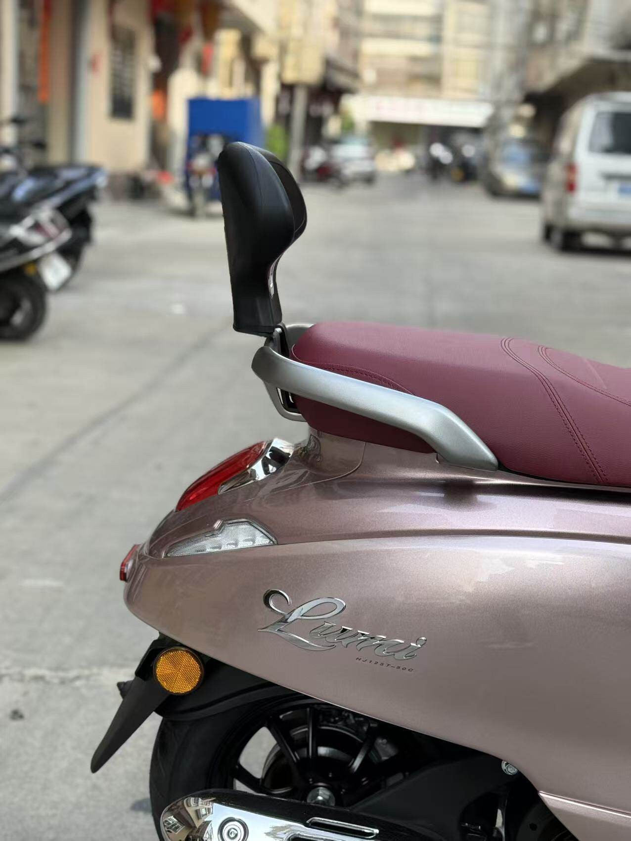 Suitable for Haojue Lumi125 Modified Rear Backrest, Rear Seat Lumbar Support, Passenger Backrest, Cushion Humpbackrest