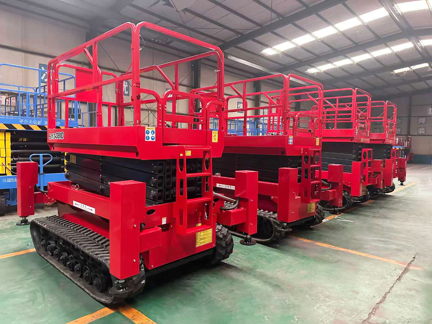 Steel Tracked Lift Platform 6810m Outdoor Off-Road High-Altitude Climbing Vehicle Fully Self-Propelled Tracked Scissor Lift Platform