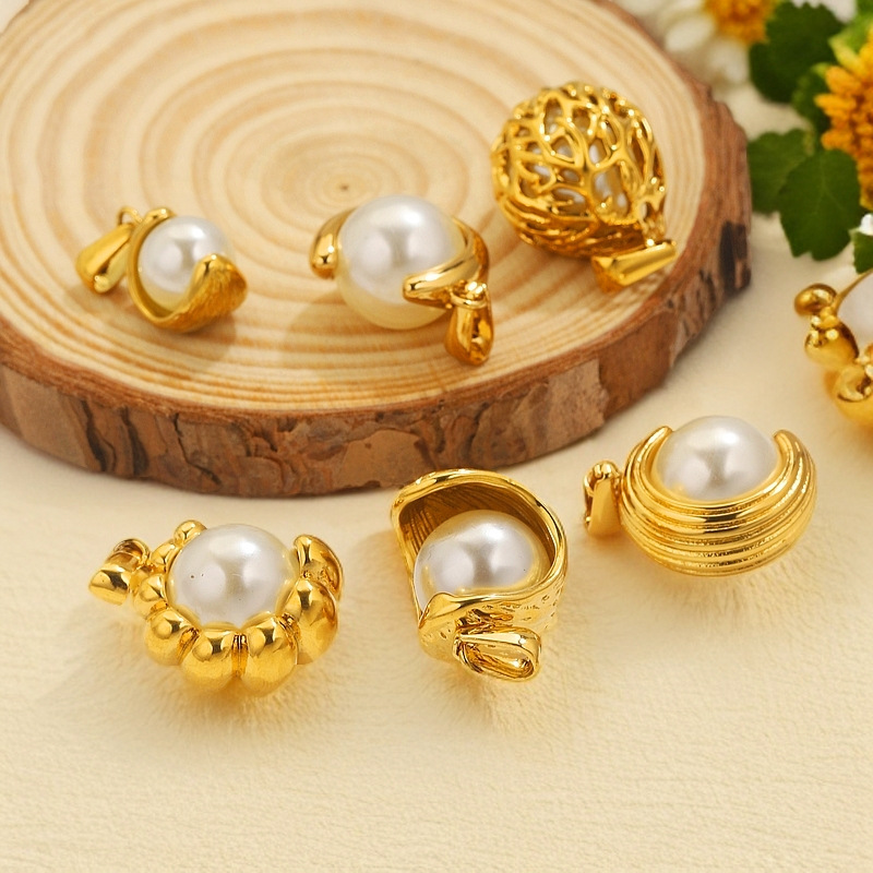 Acero inoxidable ins chapado en oro C imitación de perlas colgantes de oro DIY collares joyas accesorios de moda al por mayor