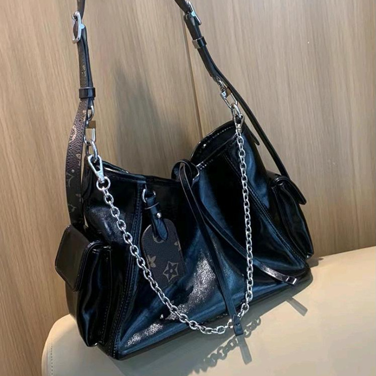 黑色大容量托特包腋下包女2024新款中性辣妹机车包单肩斜挎包大包