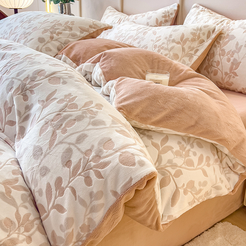 Cama de seda de leche con cuatro piezas de seda de coral gruesa doble edredón con sábanas de franela con tres piezas de invierno