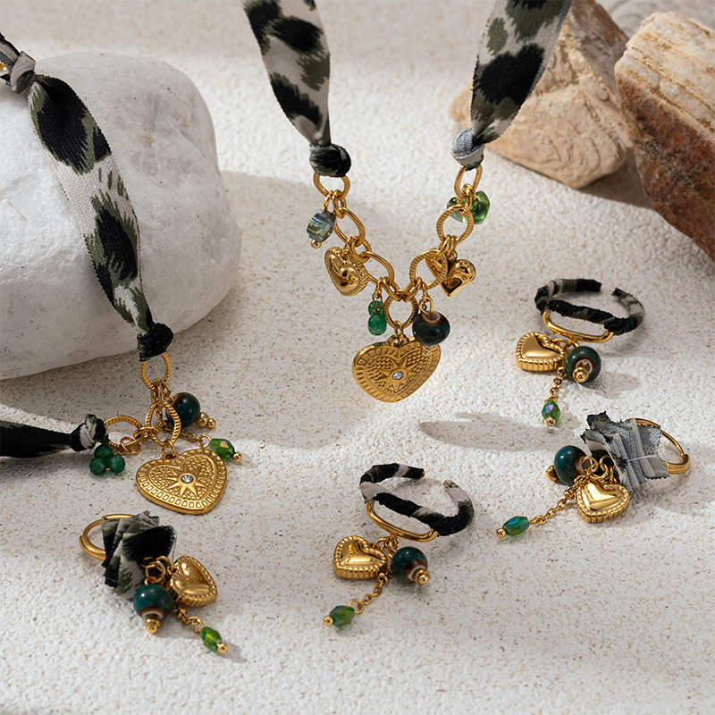 Tina Europa y los Estados Unidos transfronterizos en el viento de moda amor colgante collar de pecado pendientes de corazón de melocotón anillo joyas al por mayor
