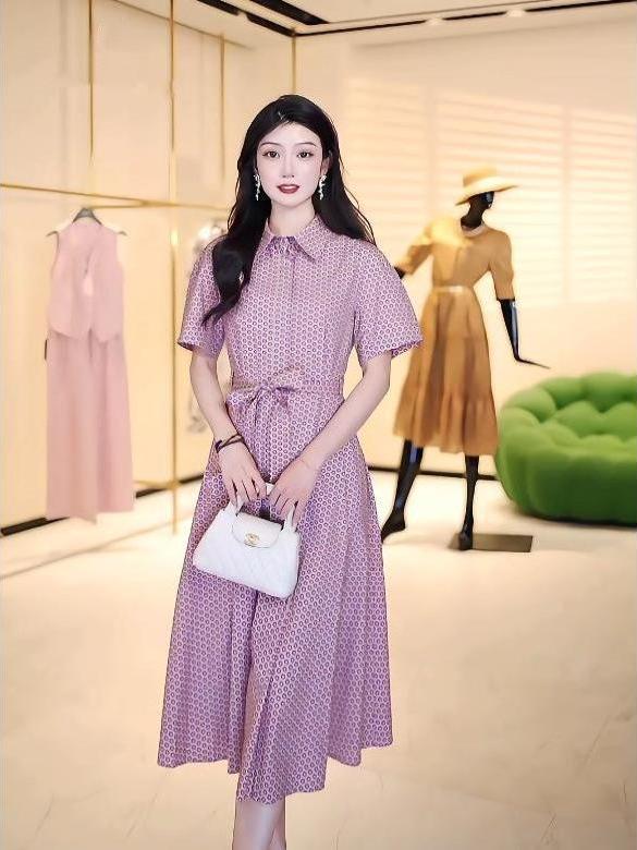 Đầm chấm bi tay ngắn kiểu Pháp cổ vuông eo thắt — bột hoa hồng pha lê