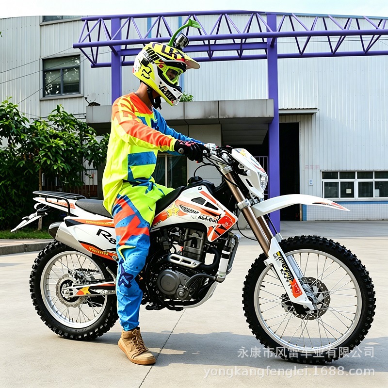 Motocicleta Todoterreno con Enfriamiento por Agua R8 300cc de Hierro y Plástico con Transmisión por Cadena