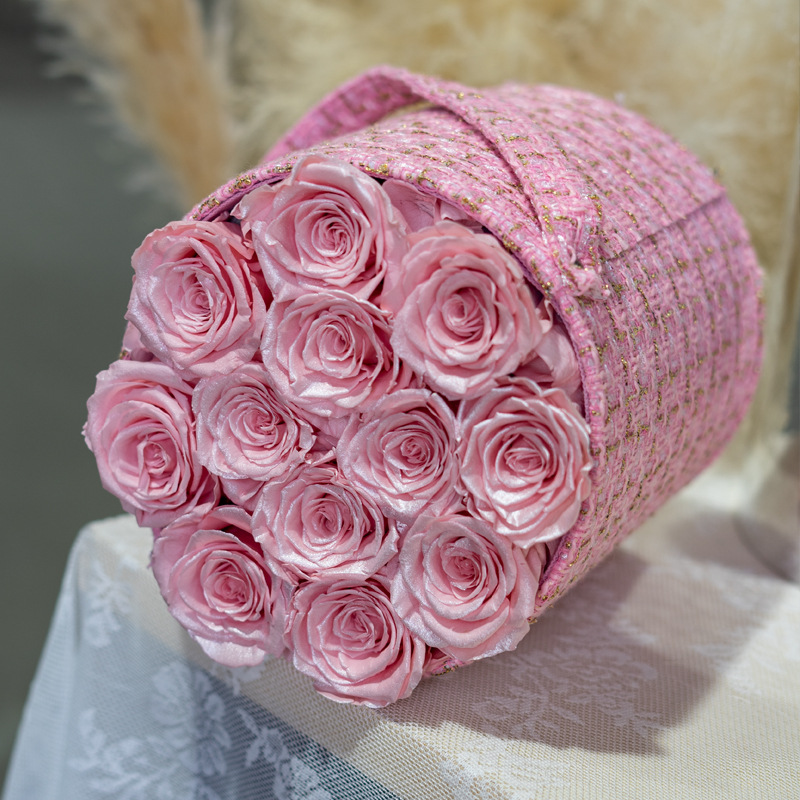 Bolso tipo cubo Chanel con rosa eterna 520, regalo de flores reales para el Día de San Valentín, flor eterna, adorno de alta gama.