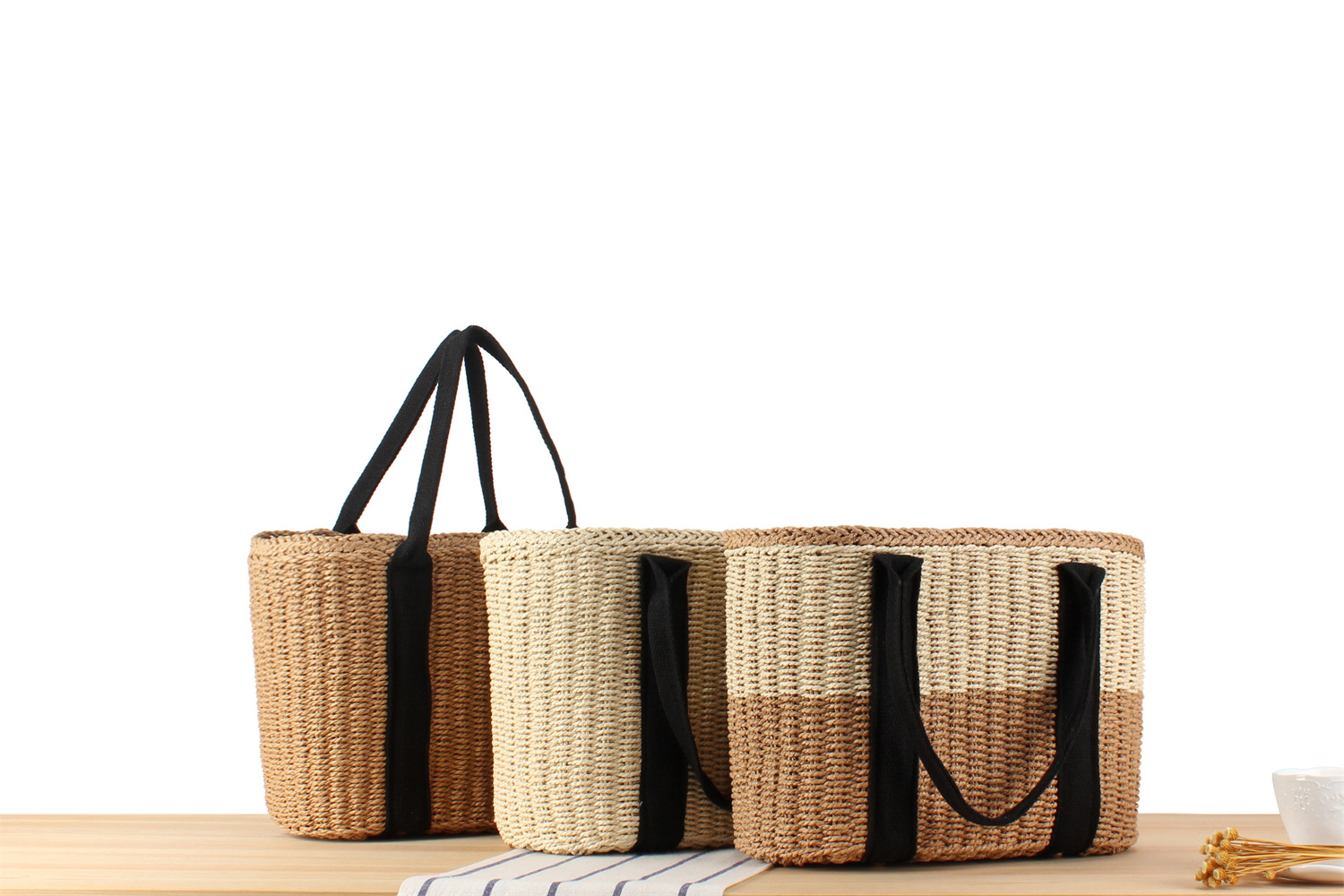 Women's Large Paper String Solid Color Vacation Beach Weave String Straw Bag display picture 1