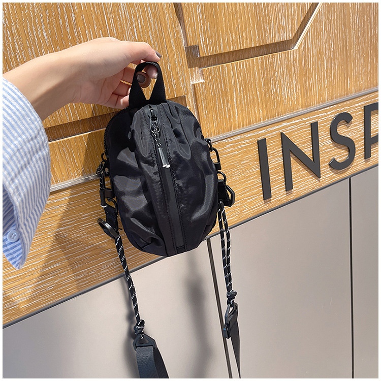 Mini telefone pequeno, moderno e versátil para meninos, mochila de nicho, chave simples, fones de ouvido, bolsa crossbody, moderno_voghion.com