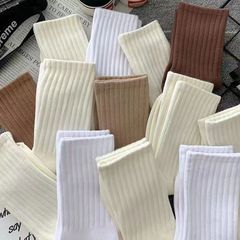 諸及び靴下の女性のタイプの長いねじの口の中で筒の秋冬のタイプのinsの潮は百合の純色の長い筒の運動のカップルのストッキングの女性に似合います。