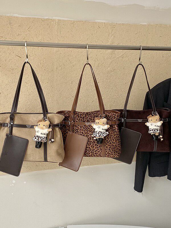 Túi tote cỡ lớn dáng shopping đeo vai kẹp nách — Báo in không có mặt dây chuyền, Màu cà phê Không có mặt dây chuyền, Màu lạc đà Không có mặt dây chuyền, Con báo có mặt dây chuyền