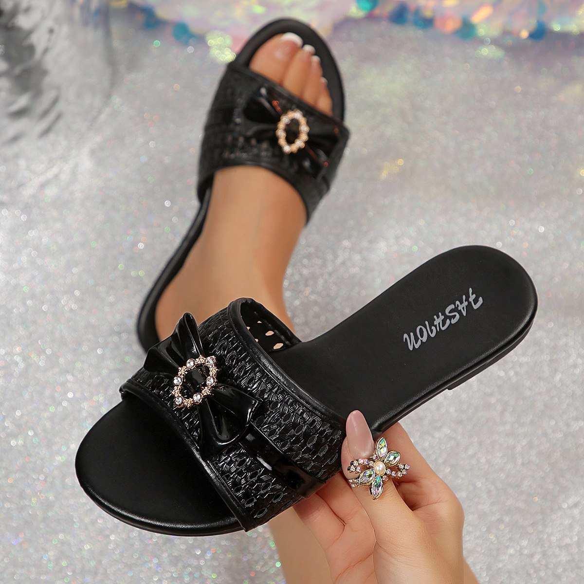 Sandalias Planas para Mujer de Cuero Sintético Cómodas con Decoración Metálica para Uso Diario