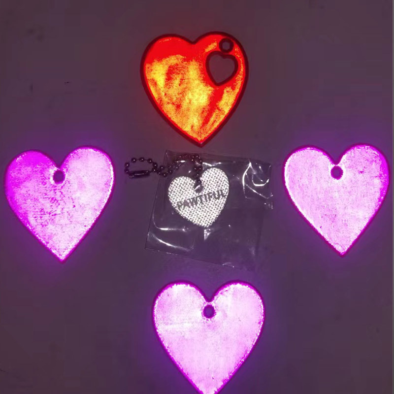 爱心反光钥匙扣书包环保PVC反光挂件 户外夜骑行安全警示反光挂饰