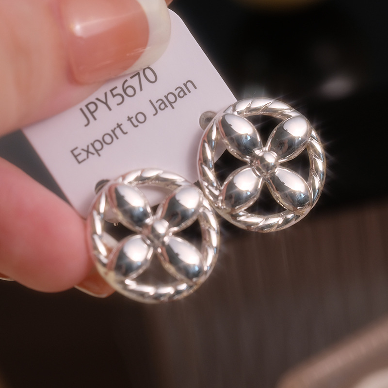 Retro trend earrings